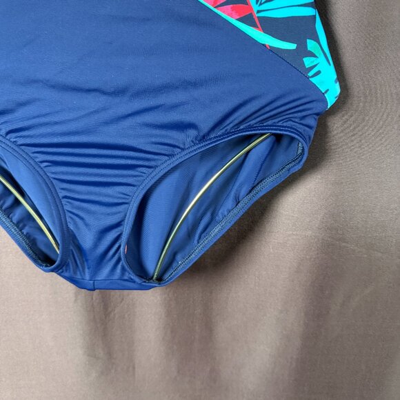 Lands' End Women's 2, 4 LONG Soft Cup Tugless Sporty One Piece Swimsuit Chlorine - Picture 4 of 9